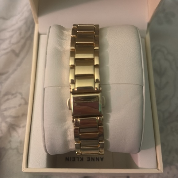 Anne Klein gold tone watch ⌚️ - Picture 3 of 5